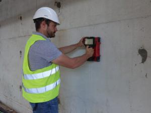 Le ferroscan permet de localiser précisement les armatures et d'estimer leurs diamètres.