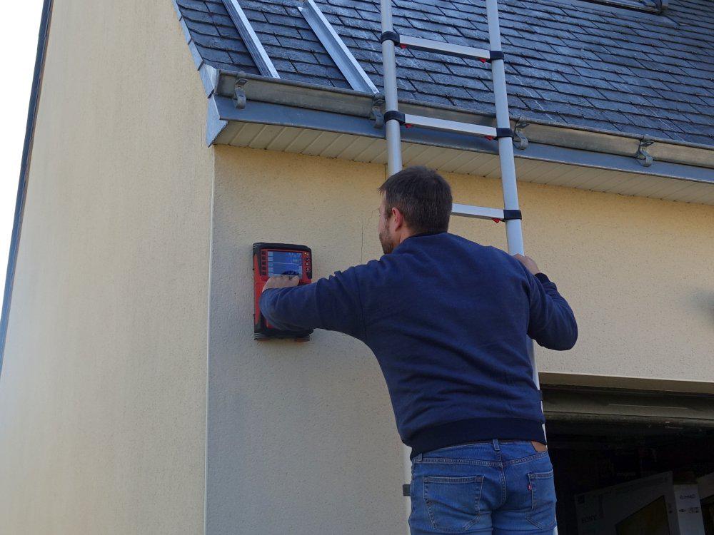 Le Radar HILTI X-SCAN PS1000 sert à scanner les matériaux minéraux tels que le béton et la maçonnerie. Il permet de détecter les ferraillages et les vides jusqu'à 30 cm de profondeur.